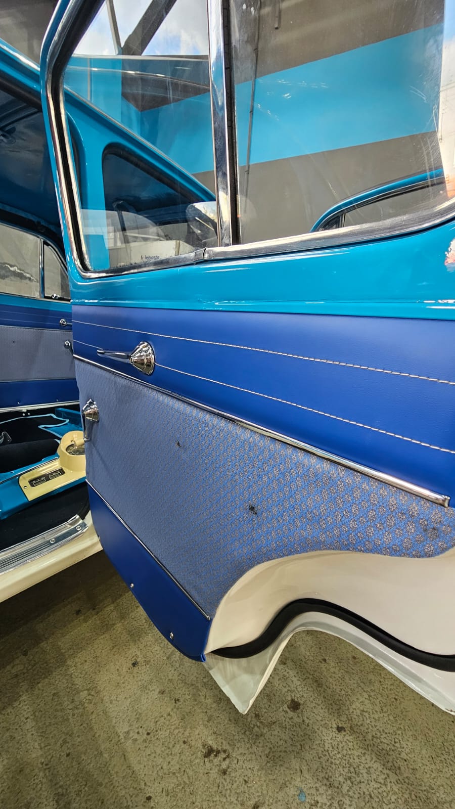 Ретро салон автомобиля после перетяжки — вид 3