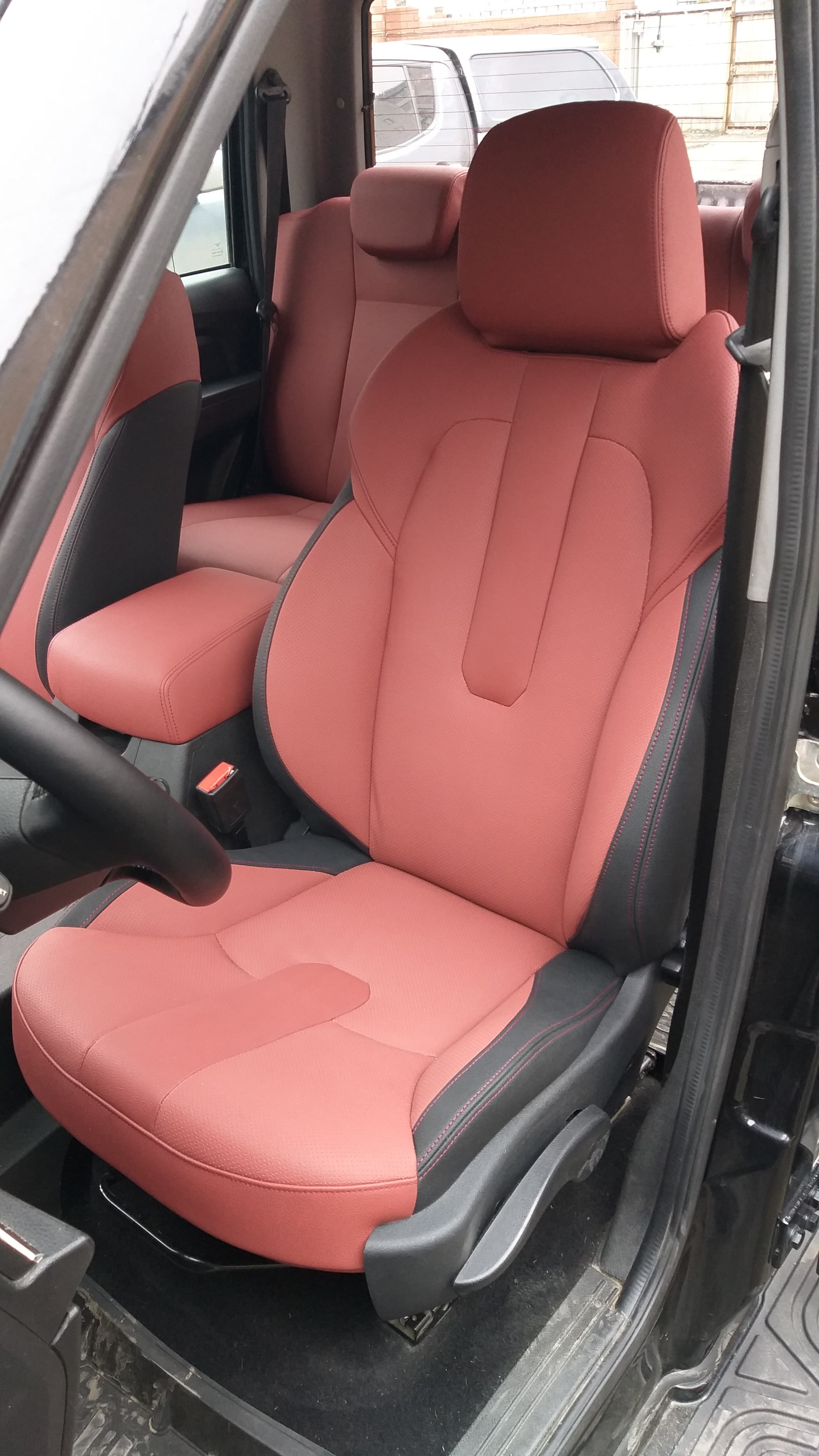 Перетяжка сидений автомобиля в Челябинске — АвтоАтелье74